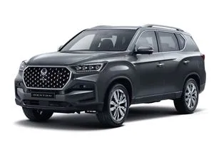 KGM Rexton auf Basis der Ausstattungslinie LUX in der Farbe Grau. Der großzügige SUV verbindet souveräne Zugkraft von bis zu 3,5 Tonnen.