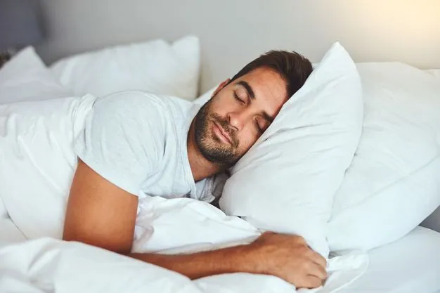 Schlafender Mann im Bett