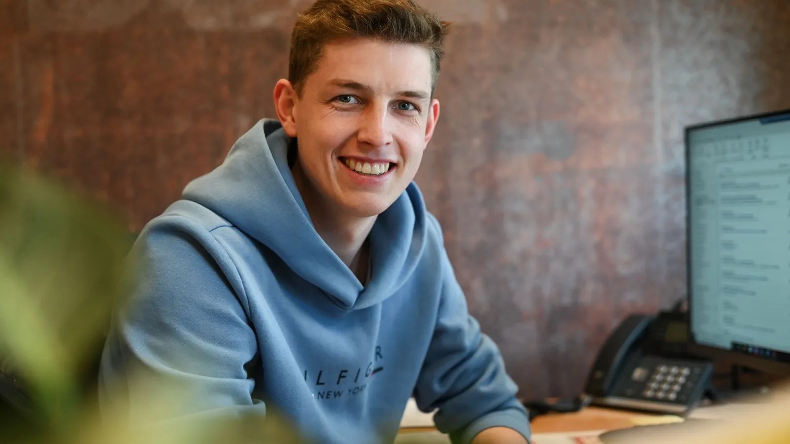 Metallbaumeister Steffen Schlump hat nicht nur die Zahlen seines Betriebs im Blick sondern setzt auch auf konsequente Jahres-, Wochen- und Materialplanung, um unnötige Sonderfahrten zu vermeiden.