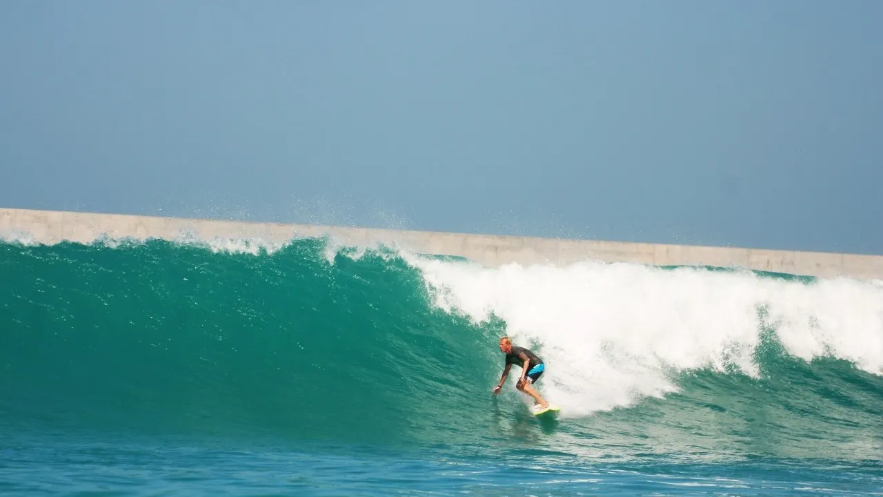 Stephan Krusch beim Surfen.