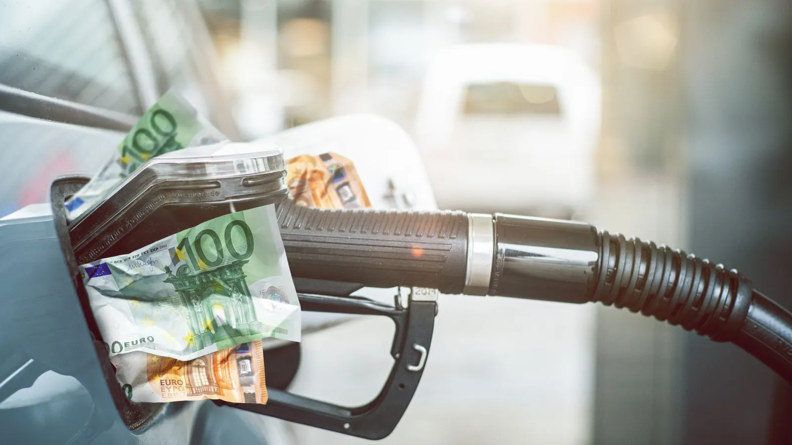 Tanken ist derzeit ein teures Vergnügen.