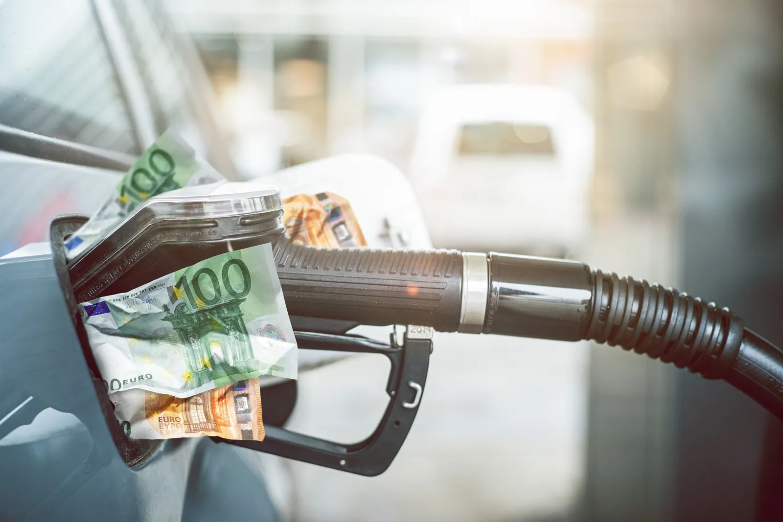 Tanken ist derzeit ein teures Vergnügen.