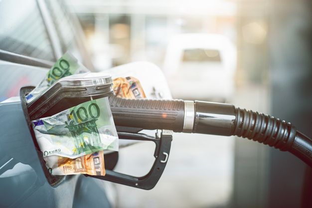 Tanken ist derzeit ein teures Vergnügen.