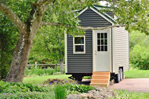 Obwohl es Räder haben kann, zieht ein Tiny House nicht ständig um.