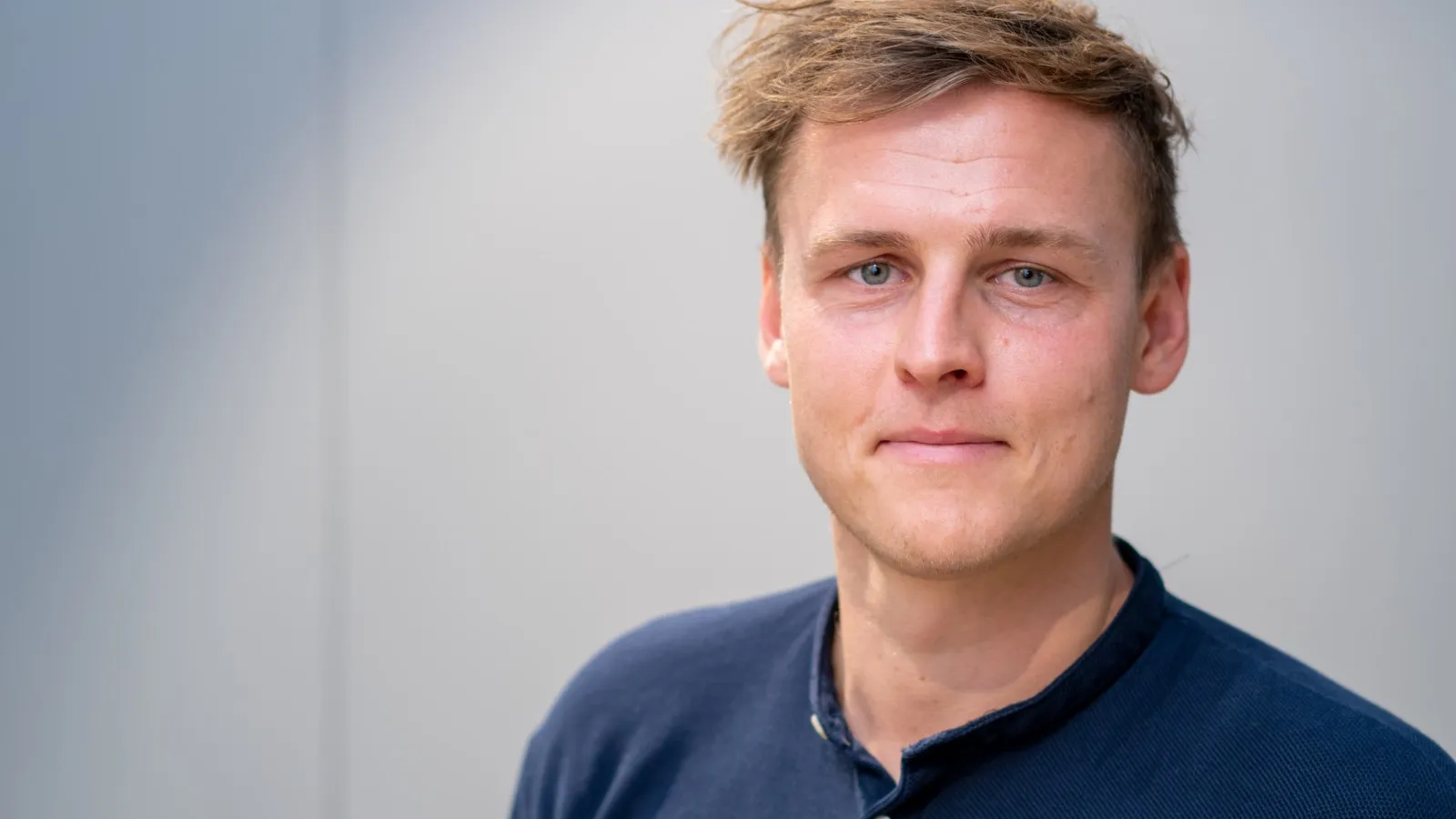 Porträtfoto von Tischlermeister Torge Wendt.