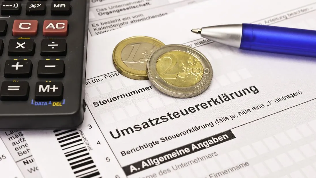 Ein späterer Vorsteuerabzug erst bei Rechnungseingang verstößt gegen die Mehrwertsteuerrichtlinie, sagt das EuG.