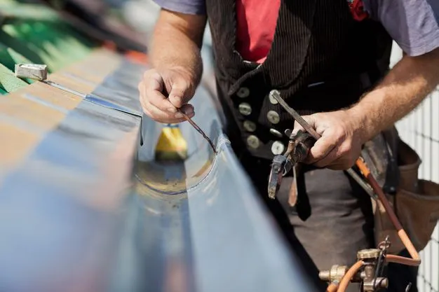 Dachdeckerbetrieb unterbreitet Angebot für Reparatur: Weil der Kunde das erst nach einem Tag Bedenkzeit annimmt, hat er laut BGH kein Widerrufsrecht.