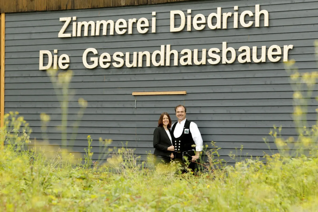 Gabi und Thilo Diedrich sind „Die Gesundhausbauer“ und richten ihre Zimmerei konsequent in Richtung Nachhaltigkeit aus.